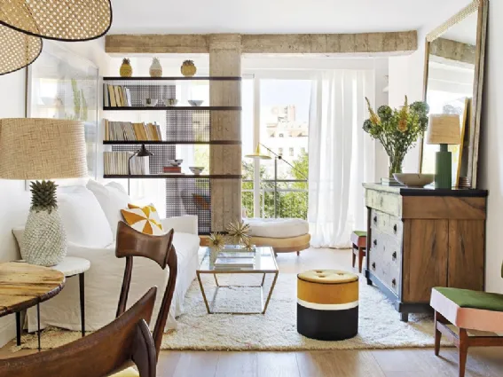 Arredamento moderno mix style con arte povera in zona giorno