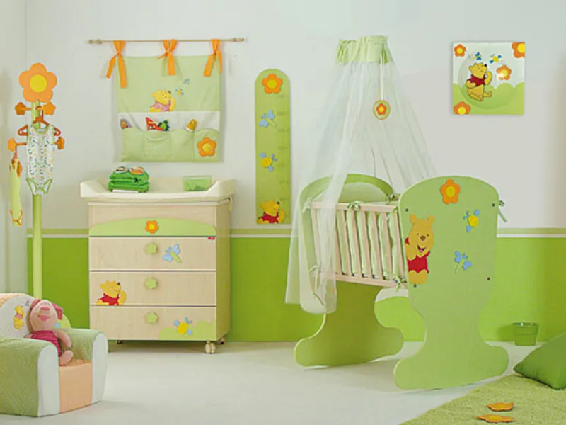 cameretta winnie pooh nei toni del verde mela e giallo, fasciatoio, culla con retina e poltroncina