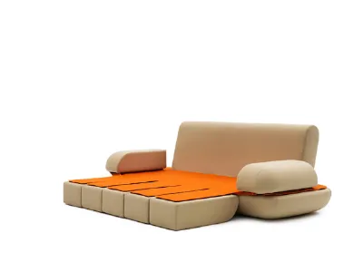 divano beige a tre posti con rivestimento per seduta color mandarino 