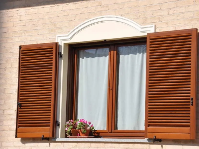 Pulire persiane legno