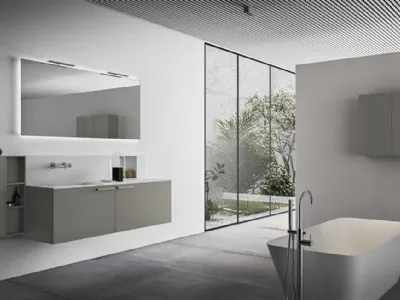 Grigio pietra al centro dei mobili Cartabianca di Cerasa, delicatamente accostato al bianco opaco di lavabo e vasca