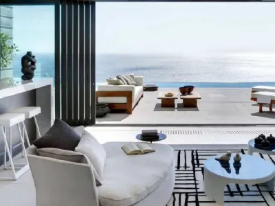 Una casa al mare arredata in stile moderno