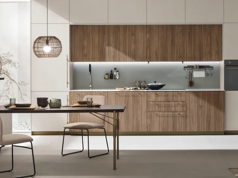 Metropolis di Stosa. Cucina a parete con ante in laminato materico