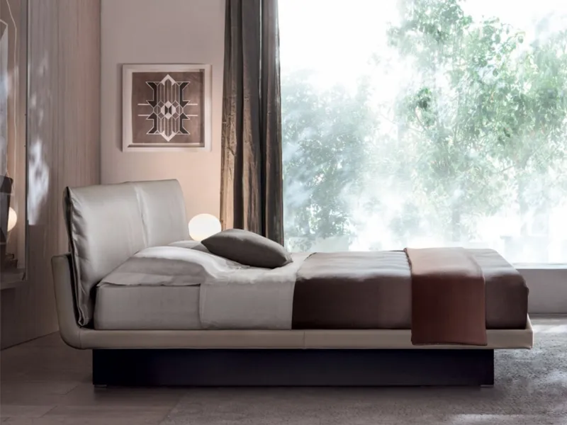 Design ricercato e linee essenziali per questo modello di Molteni & C.