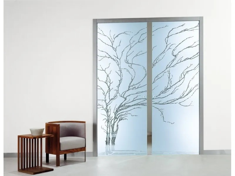 porta scorrevole in vetro satinato con albero