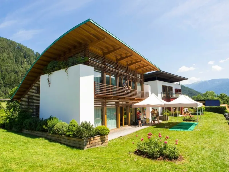 Una casa moderna in legno naturale rubner haus