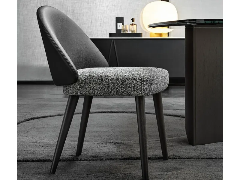 Sedia imbottita della collezione Lawson di Minotti