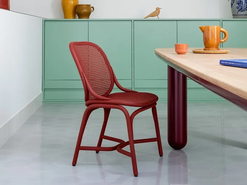 Sedia in rattan della collezione Frames disegnata da Jaime Hayón per Expormim