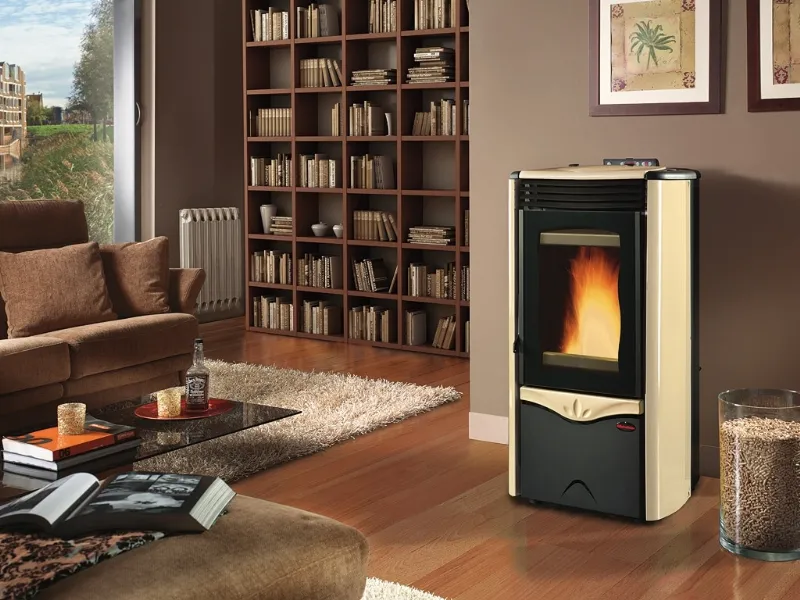 Stufa a pellet Nordica modello Duchessa Steel con rivestimento in acciaio verniciato e top in ceramica