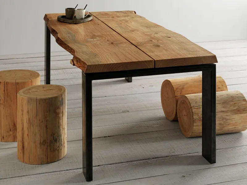 Tavolo in legno massello